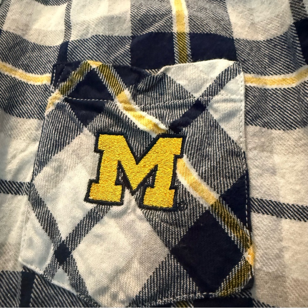 Michigan Wolverines Flannel - Picture 4 of 5
